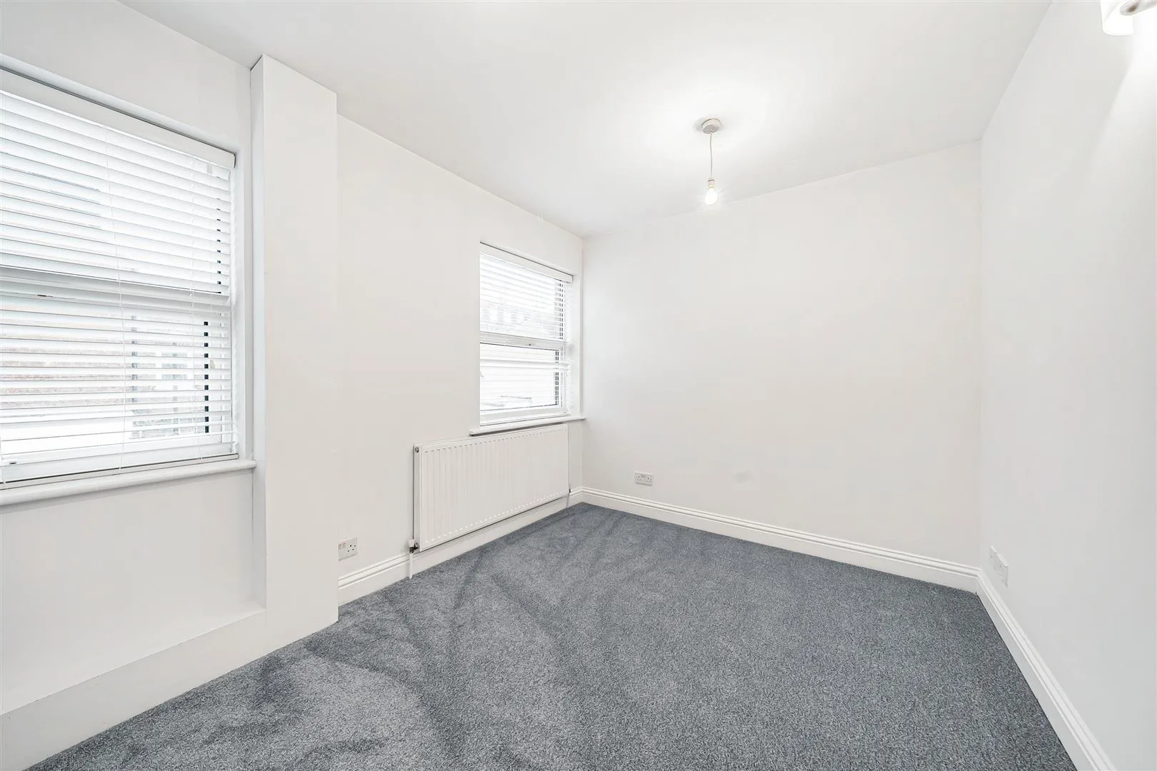 Flat Paynesfield Avenue in Greater London