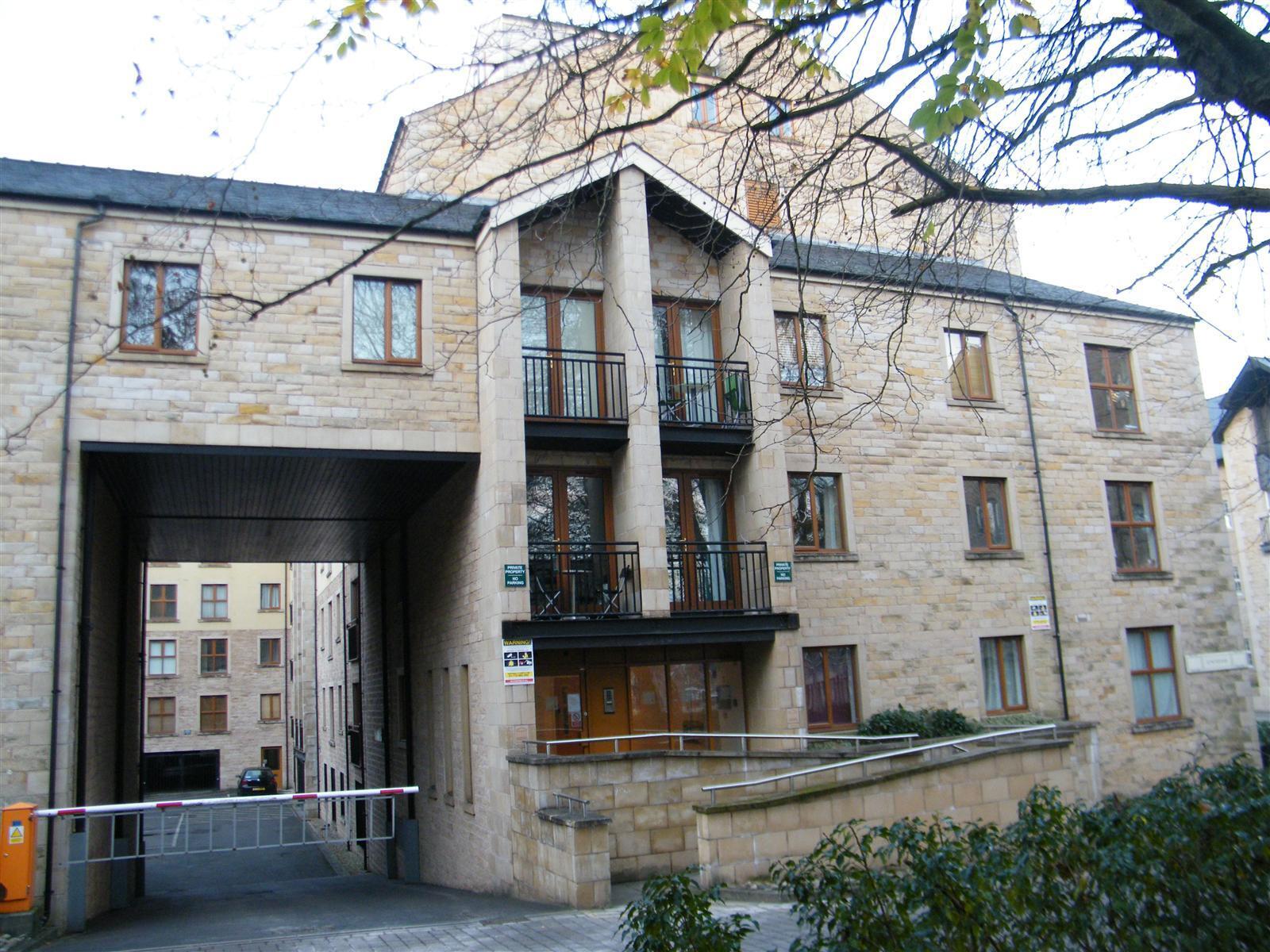 Flat Damside Street in Lancaster