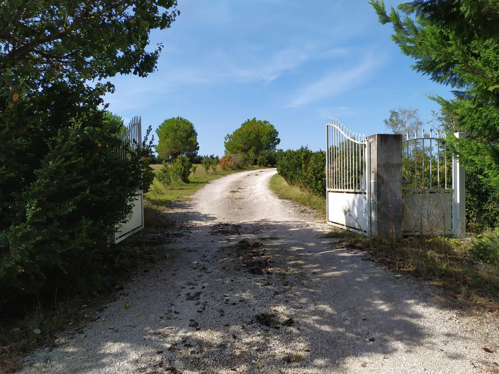 Room Route de Monberon in Varennes