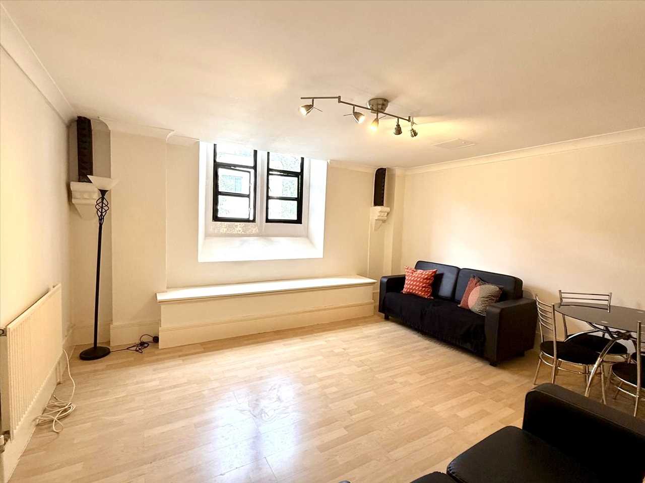Flat Tremlett Grove in Greater London