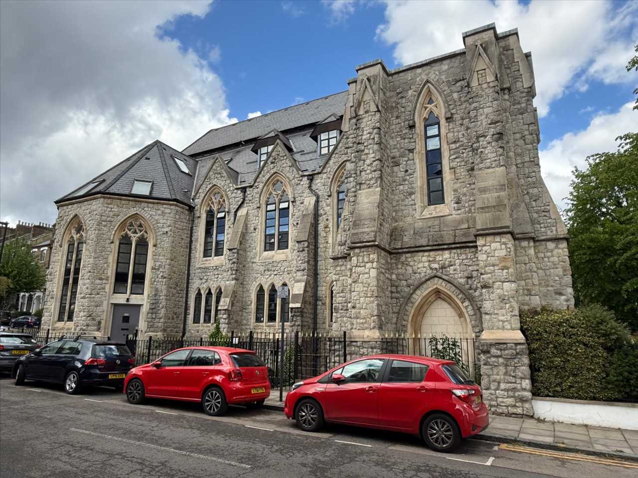 Flat Tremlett Grove in Greater London