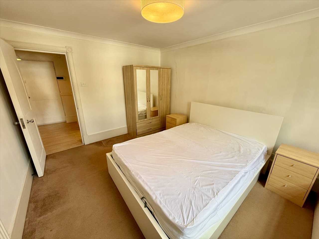 Flat Tremlett Grove in Greater London