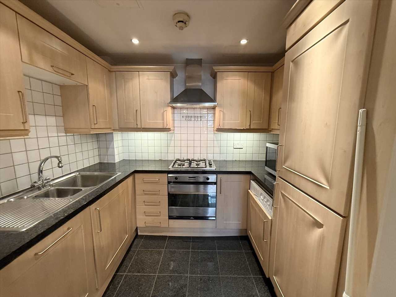 Flat Tremlett Grove in Greater London