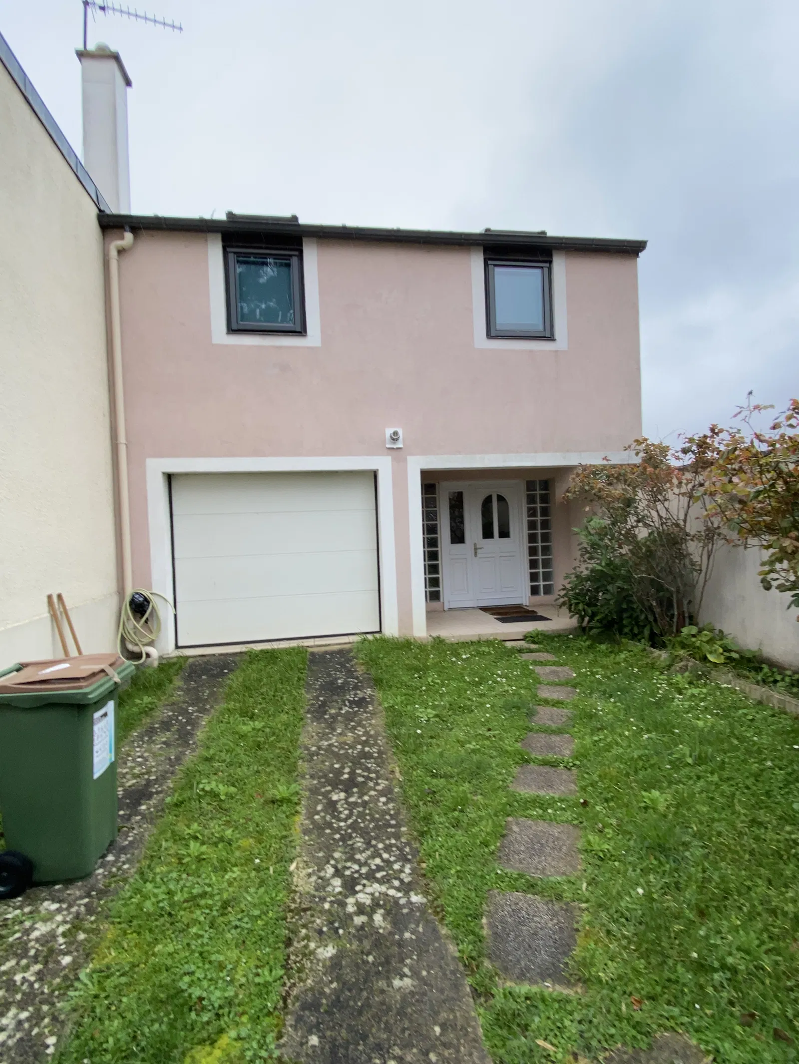 Room Rue d'Estienne d'Orves in Clamart