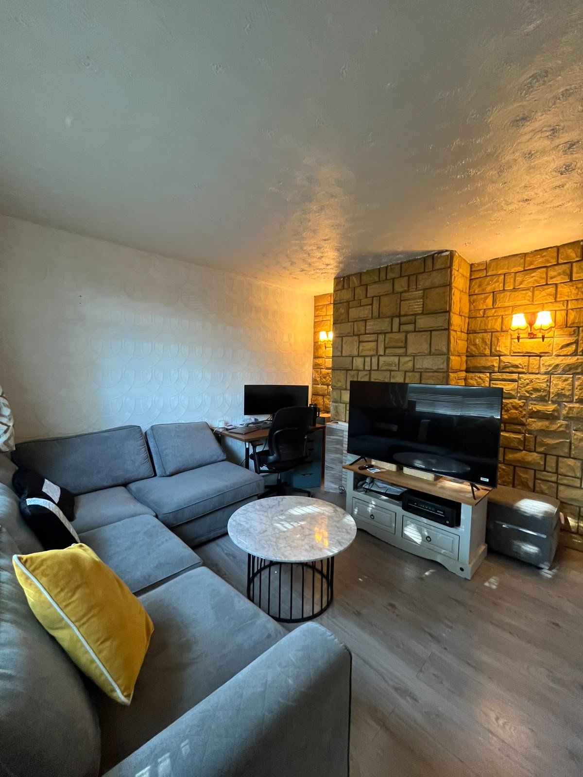 Room North Hill Drive in Greater London