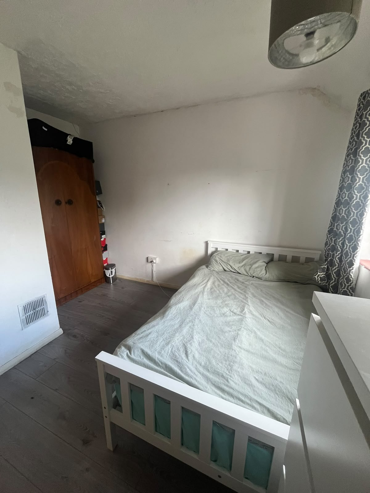 Room North Hill Drive in Greater London
