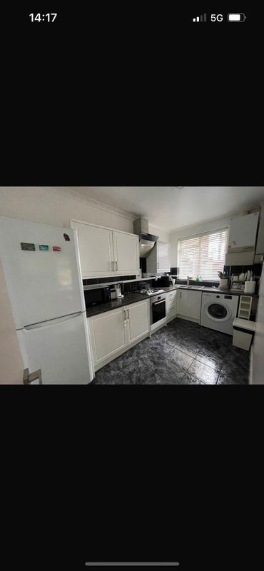 Room Melfort Road in Greater London