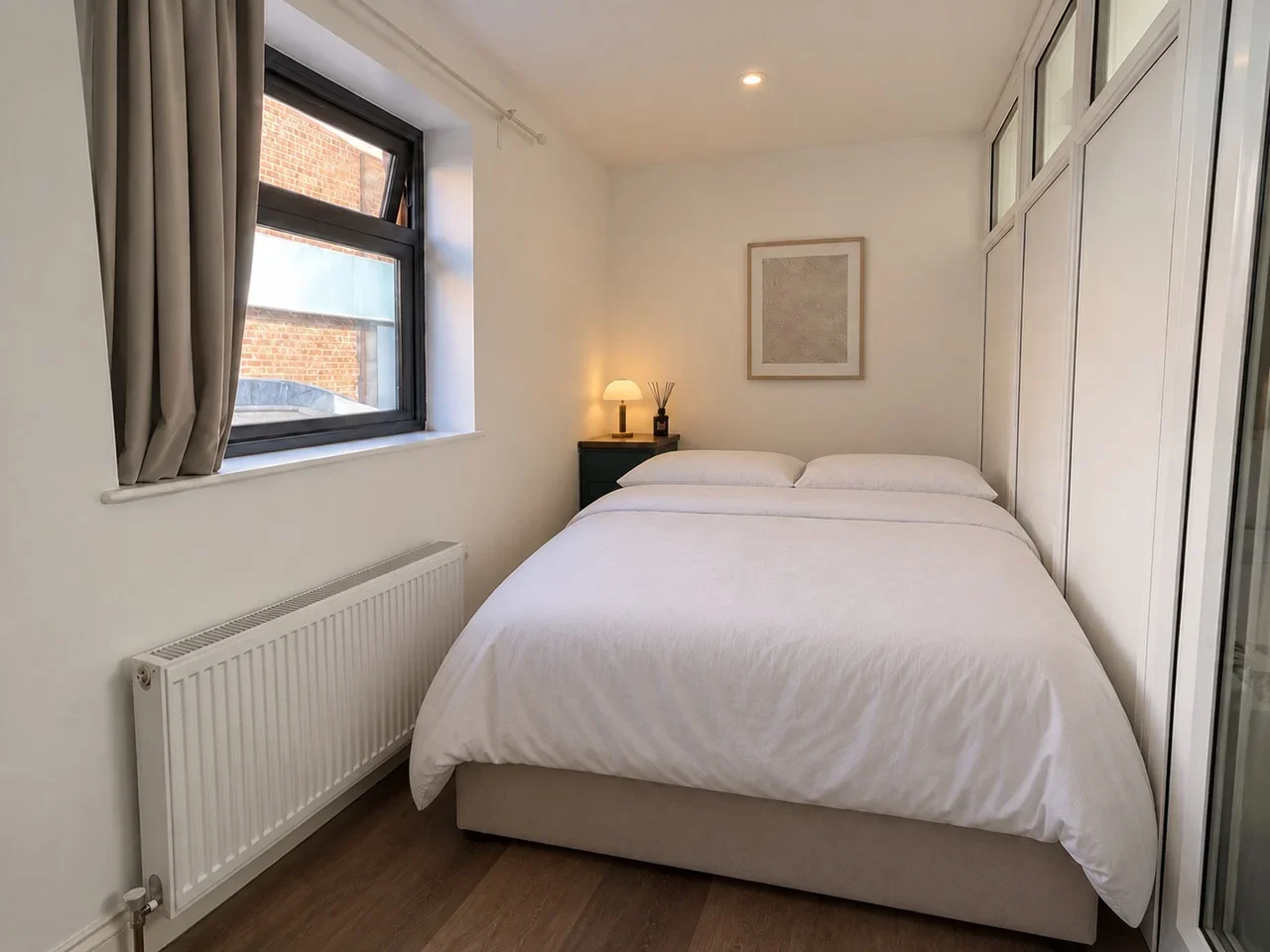 Flat Mitcham Lane in Greater London