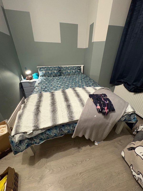 Room Cumberland Road in Greater London