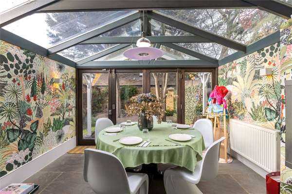 House Harwood Terrace in Greater London
