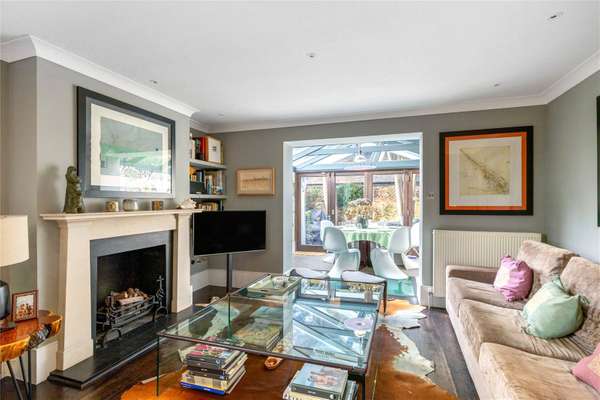 House Harwood Terrace in Greater London