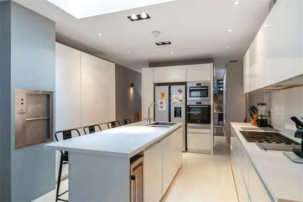 House Harwood Terrace in Greater London