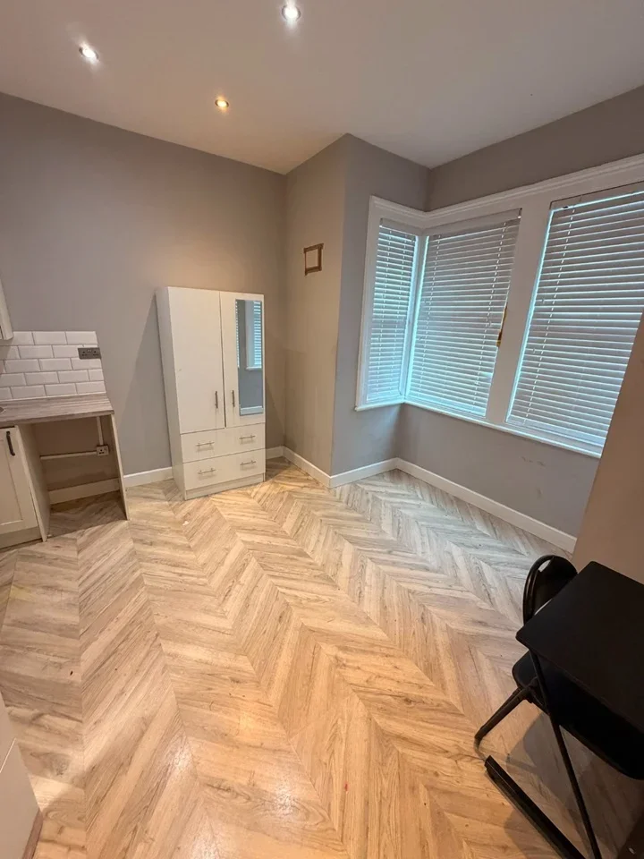 Flat Cecil Road in Greater London