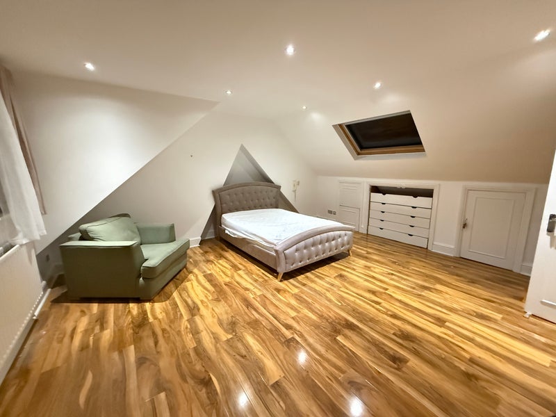 Room Claverdale Road in Greater London