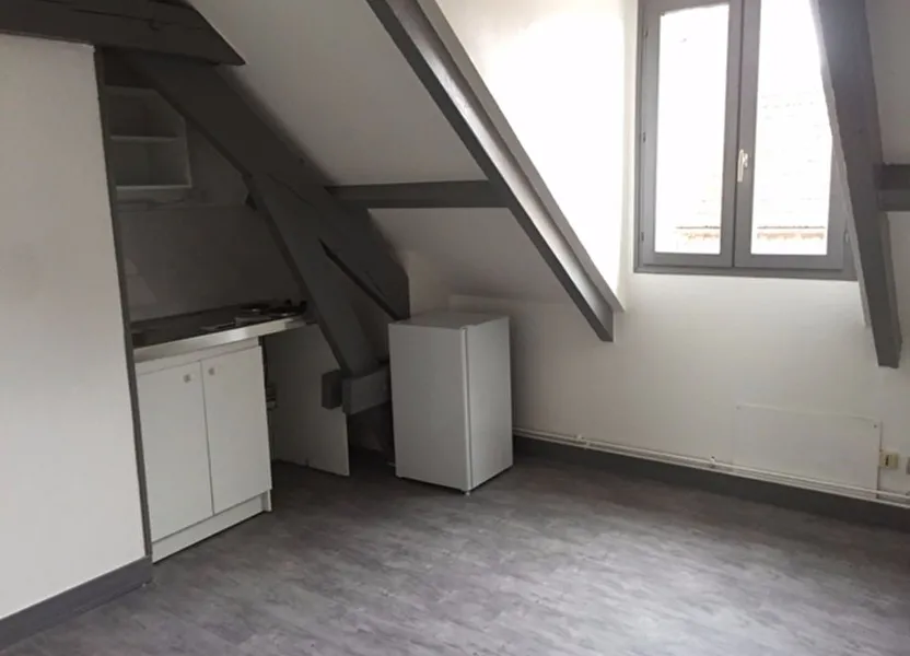 Room Rue Auguste Martel in Compiègne