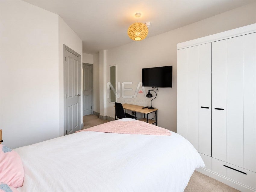 Room Vastern Road in Reading