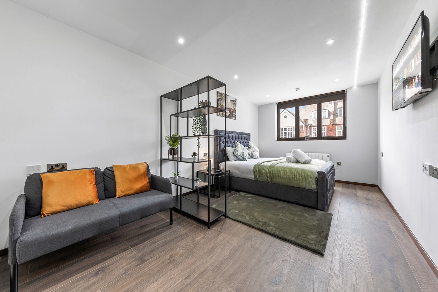 Flat Woodstock Road in Greater London