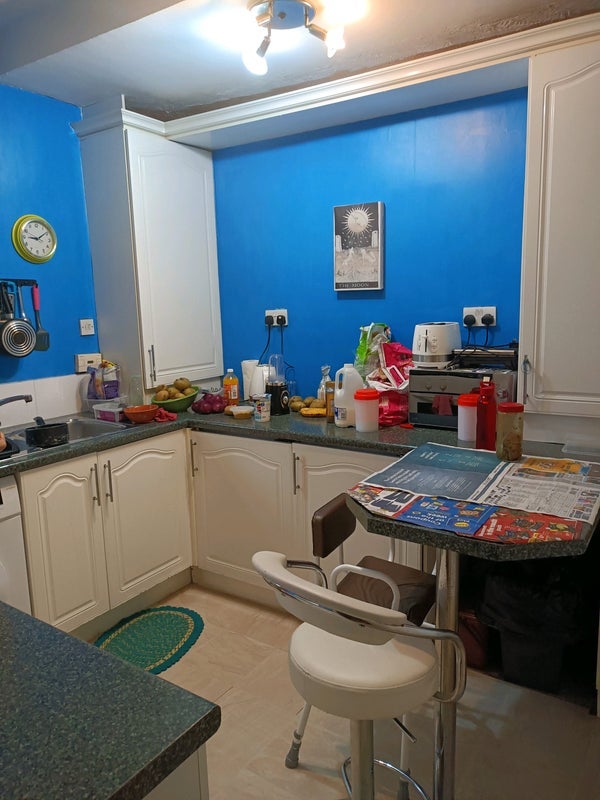 Room Main Street in Rutherglen