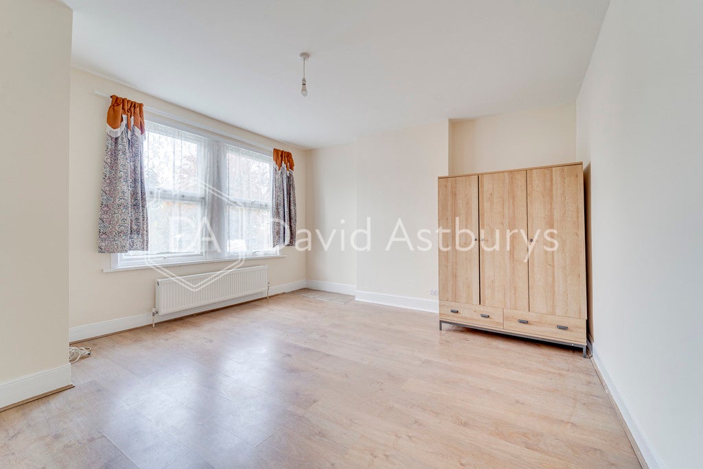House Beardow Grove in Greater London