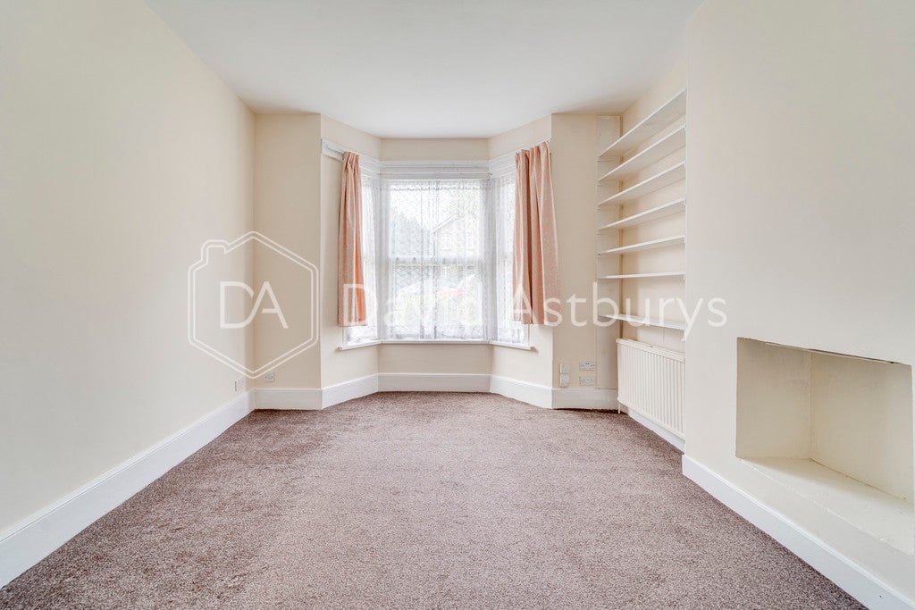 House Beardow Grove in Greater London