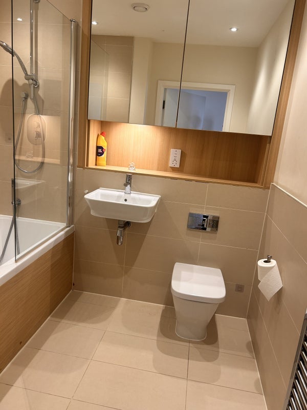 Room Peartree Way in Greater London