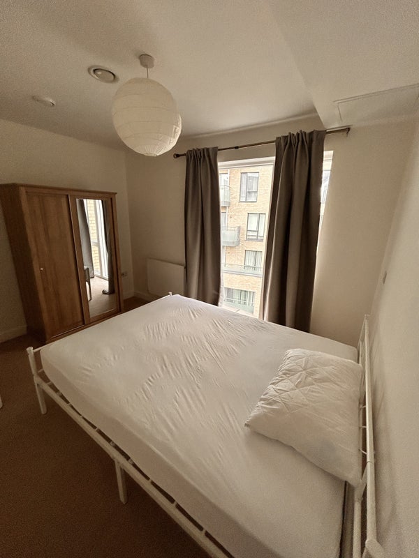 Room Peartree Way in Greater London