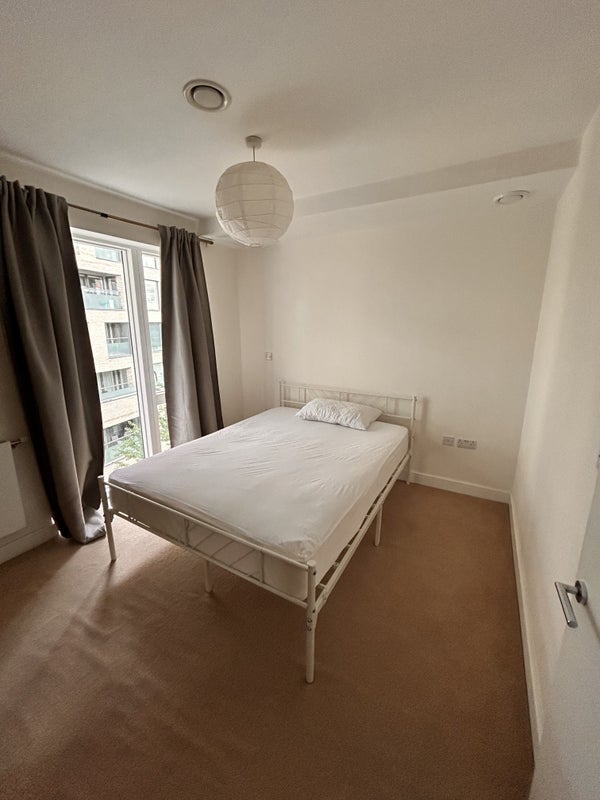 Room Peartree Way in Greater London