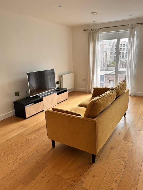 Room Peartree Way in Greater London