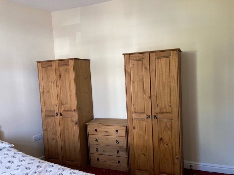 Room Bensham Manor Road in Greater London