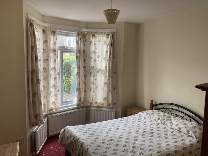 Room Bensham Manor Road in Greater London