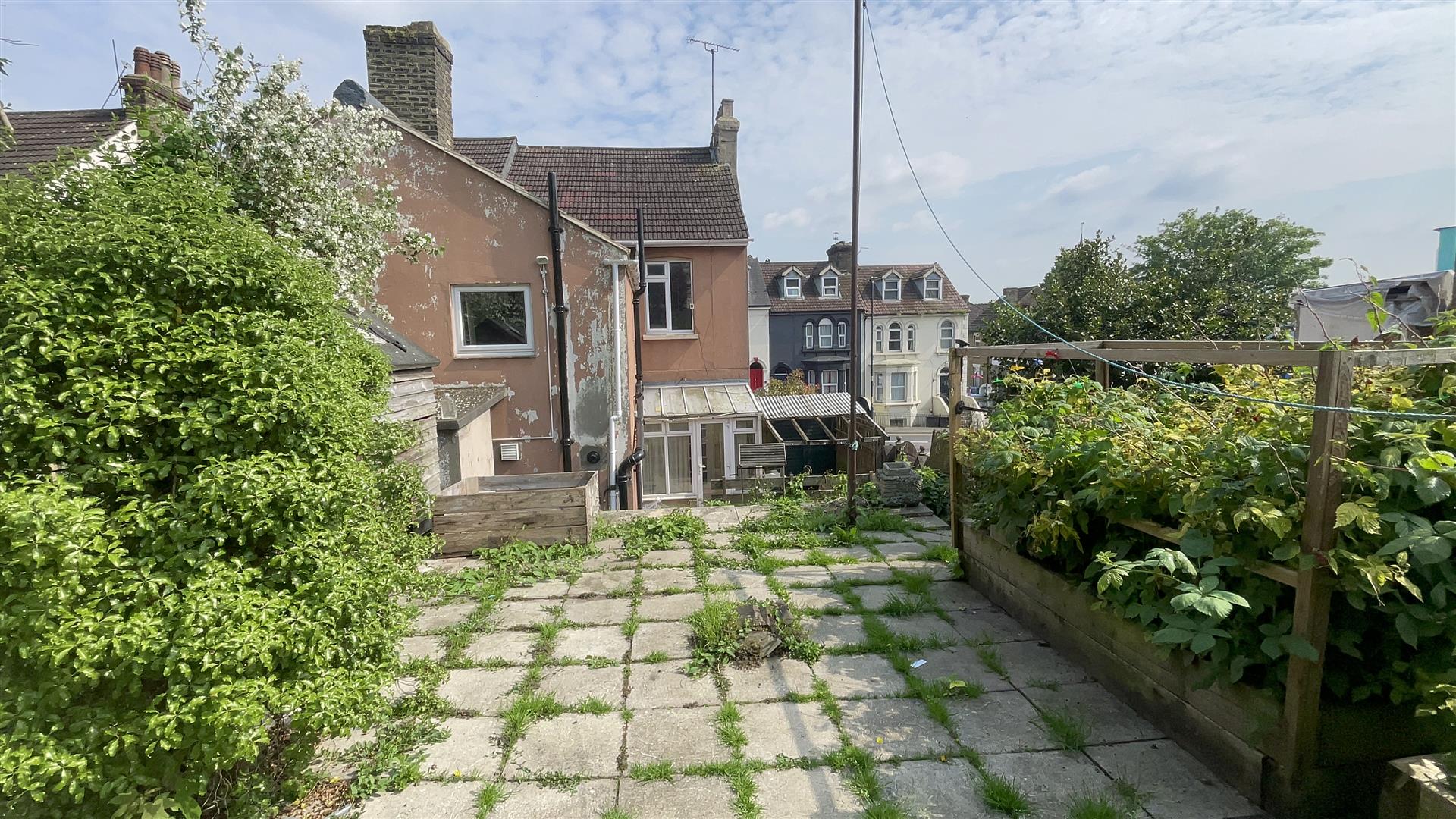 Flat Vicarage Road in Frindsbury