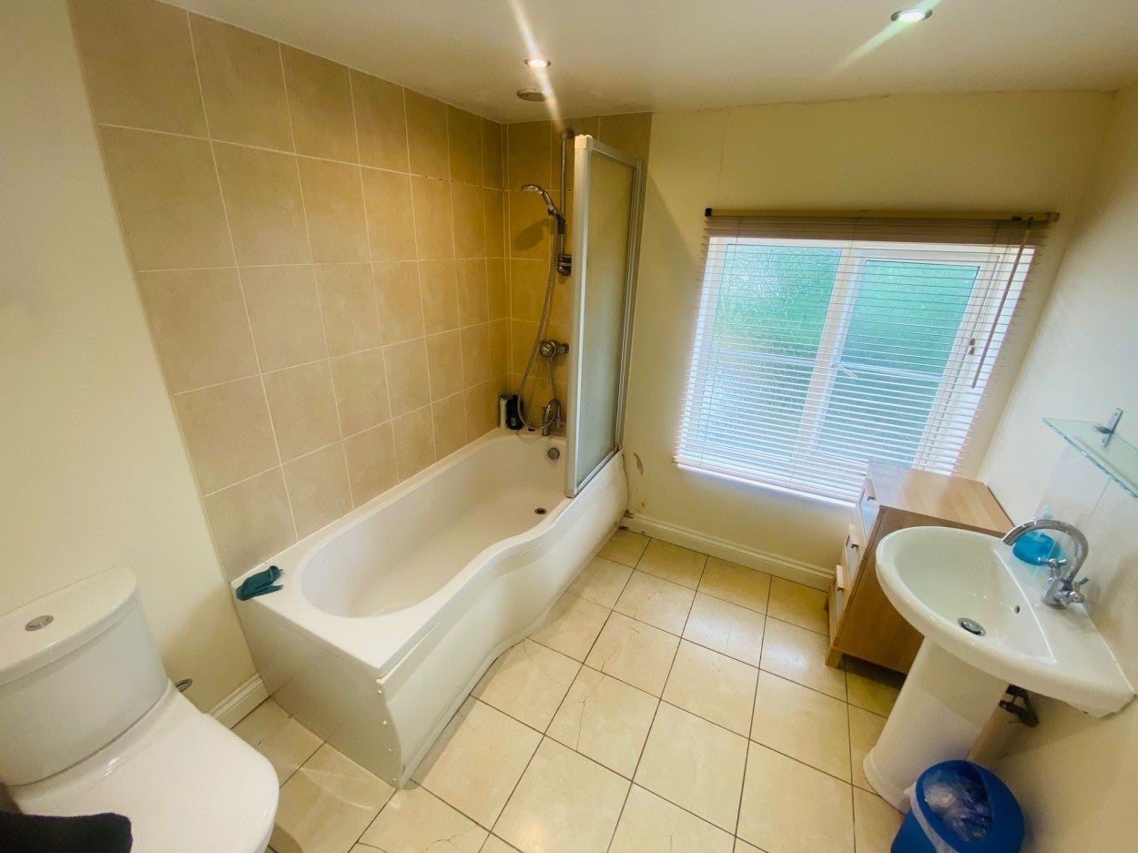 Room Gayner Road in Filton