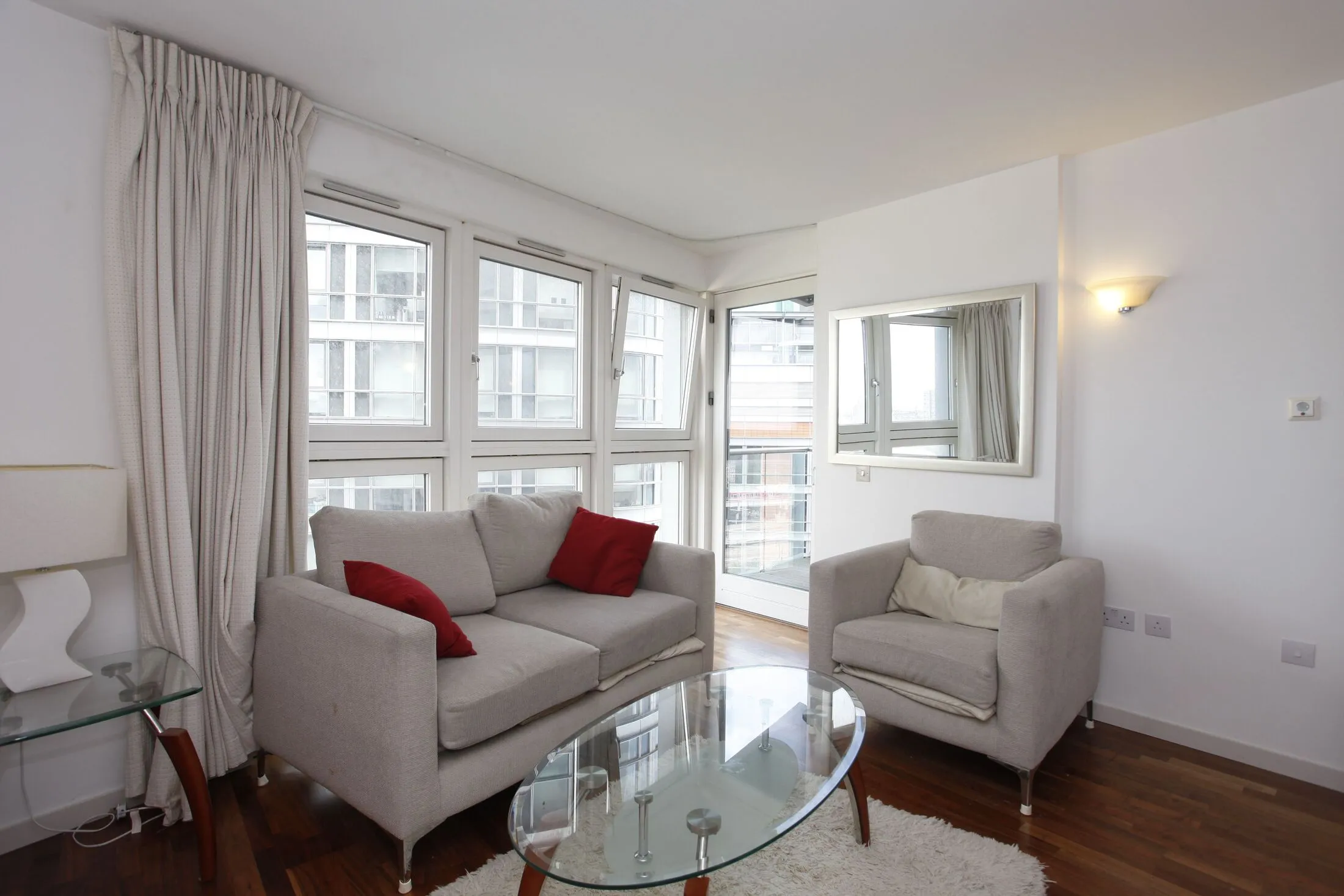 Flat Fairmont Avenue in Greater London