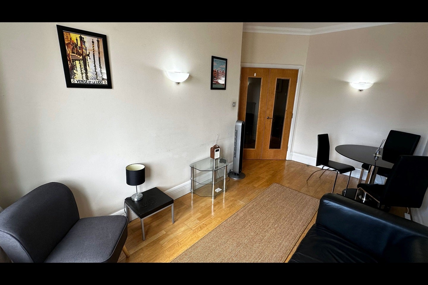 Flat Belvedere Road in Greater London