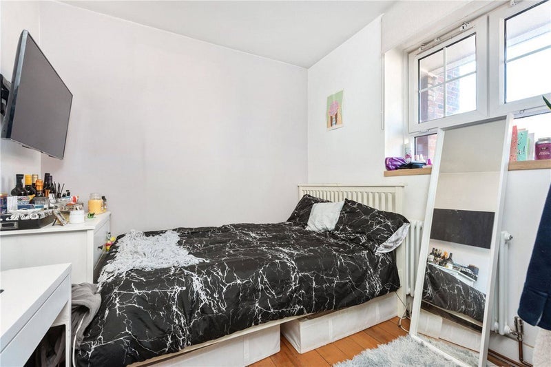 Room Millfields Road in Greater London