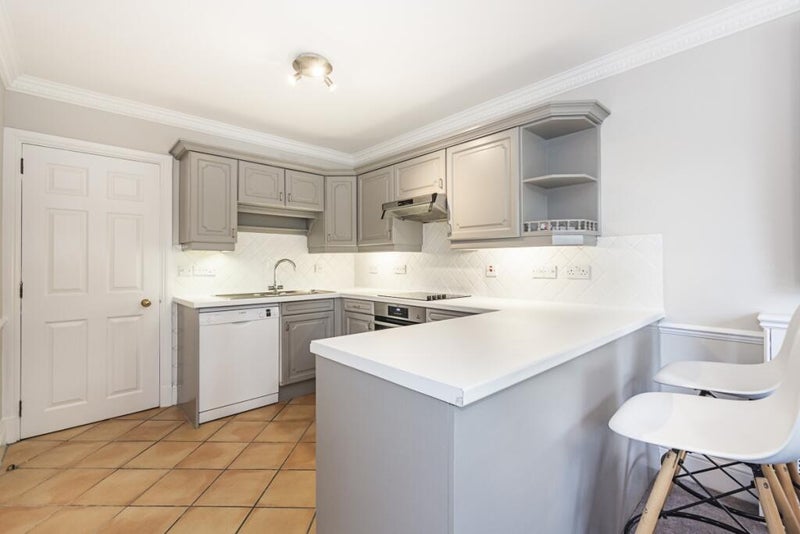 Flat Drummond Gate in City of Westminster