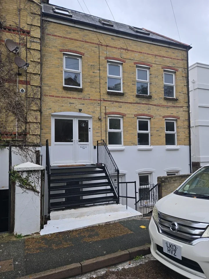 Flat Cliff Road in Cowes