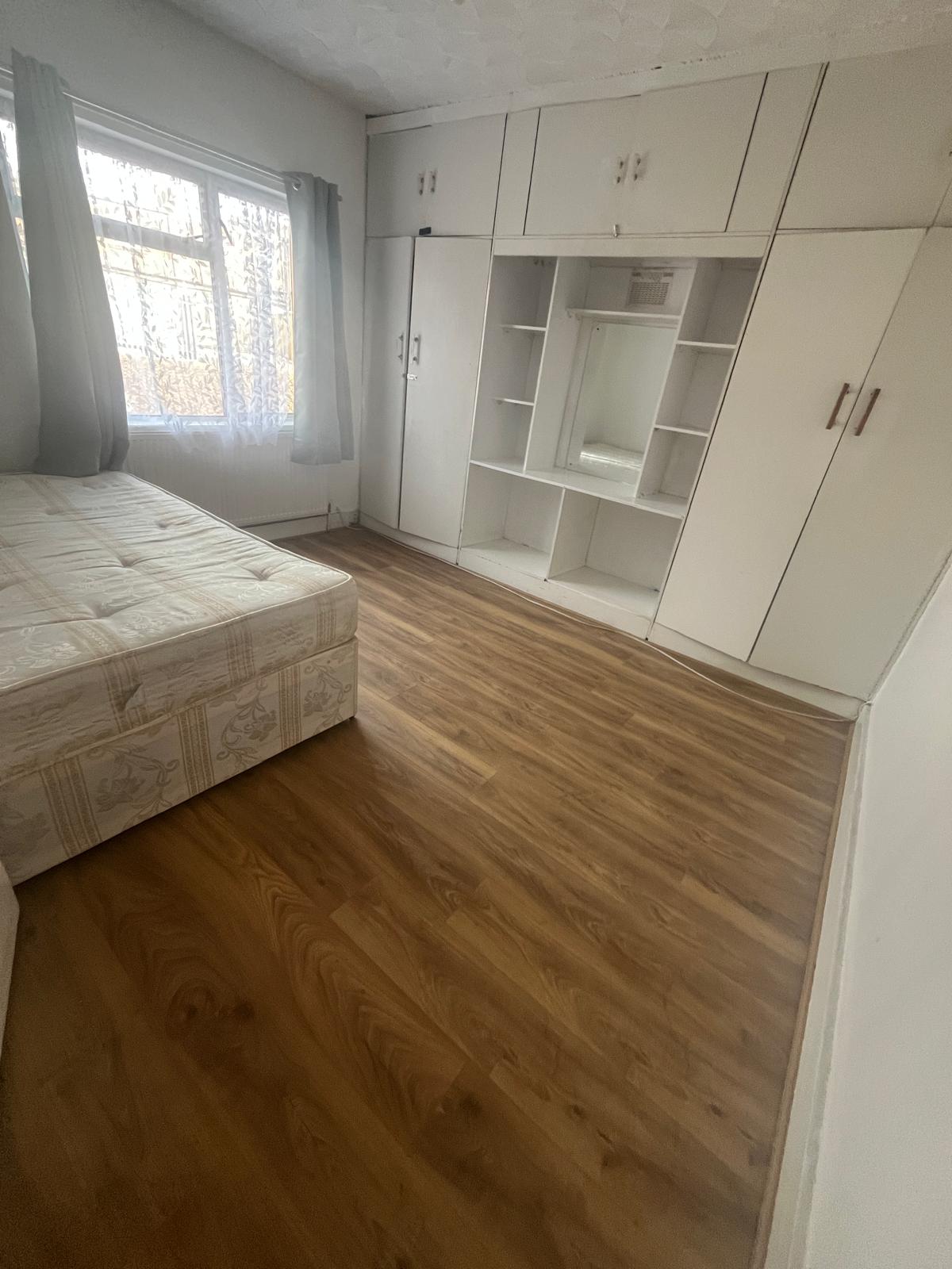 Flat Herbert Road in Greater London