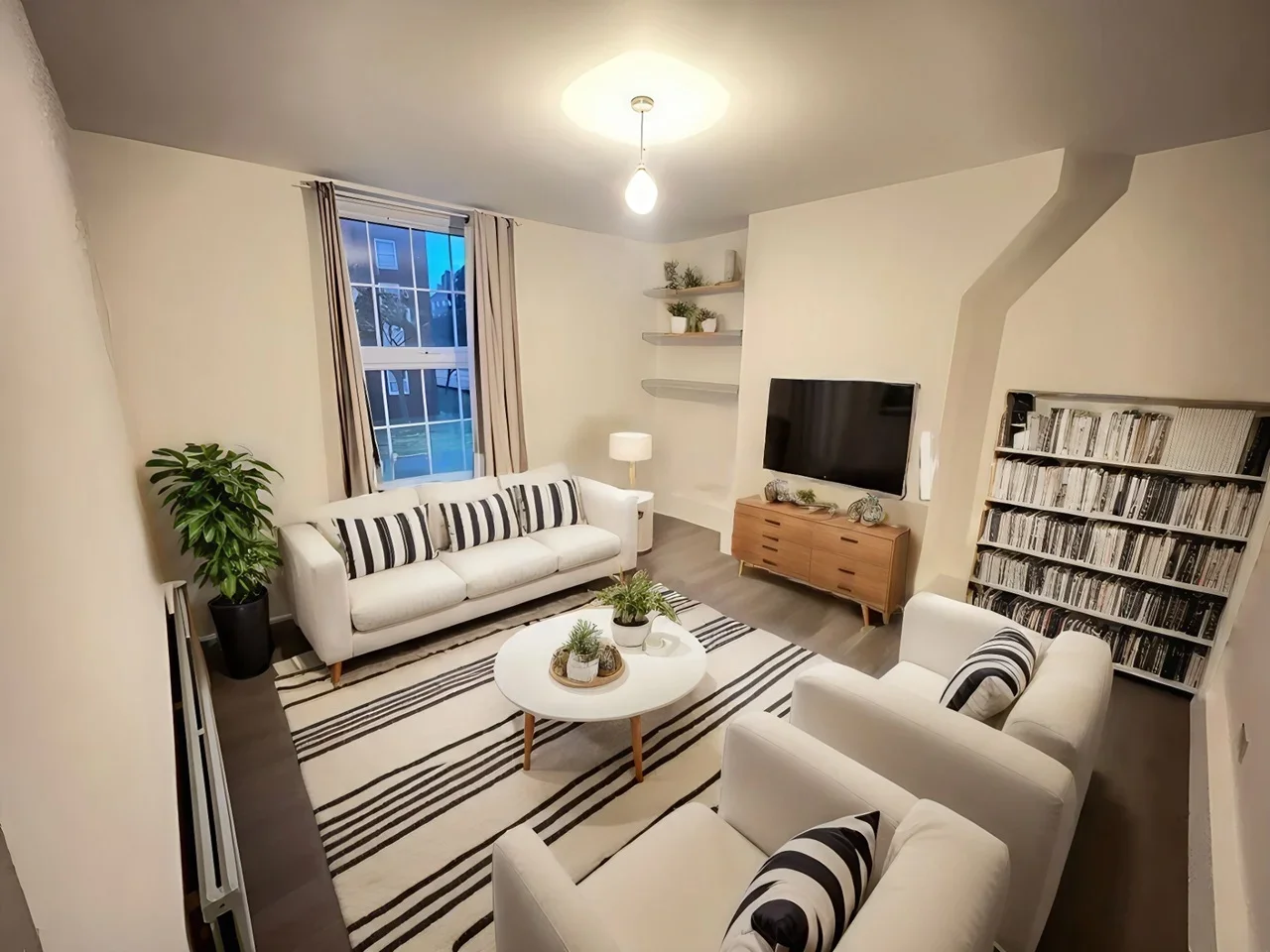 Flat Pembury Road in Greater London