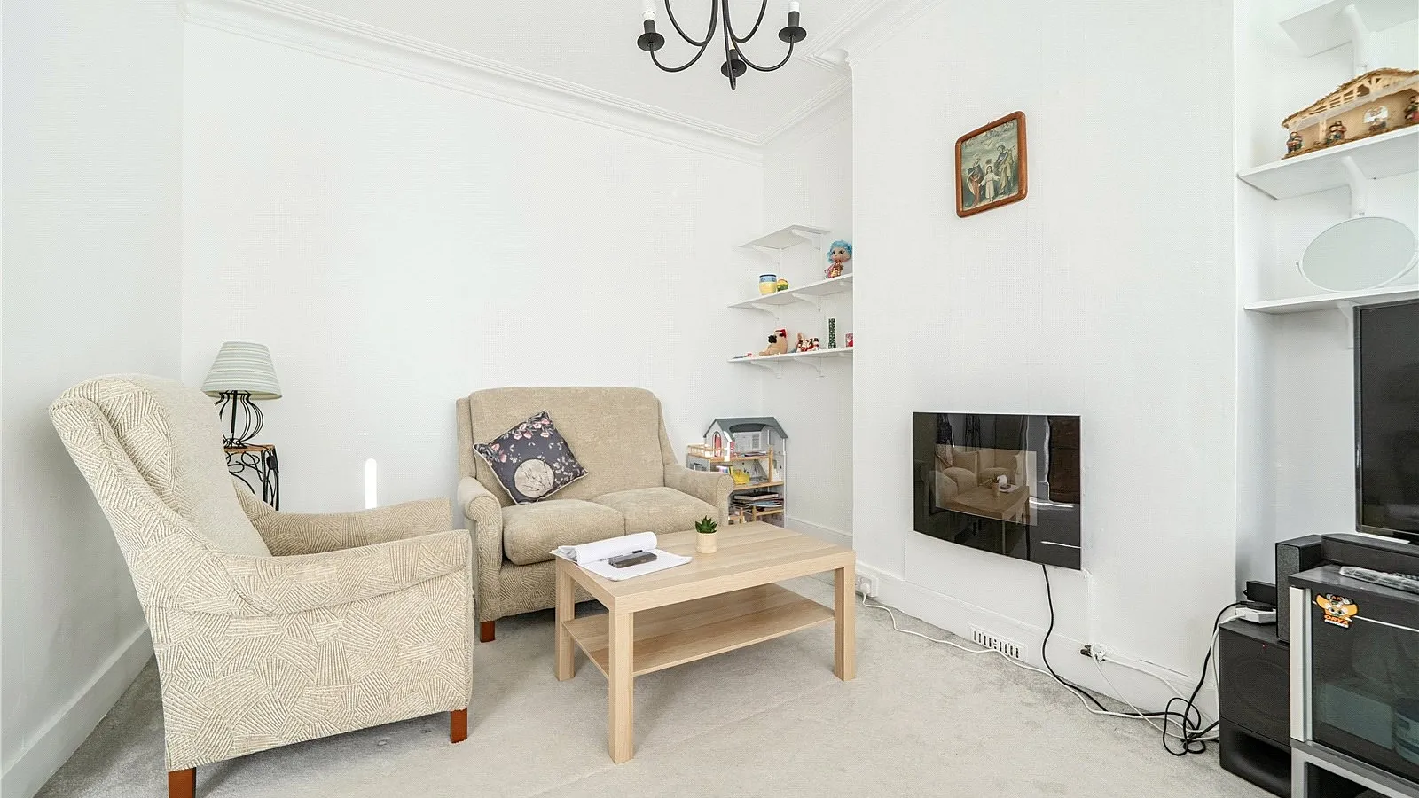 Flat Grange Avenue in Greater London