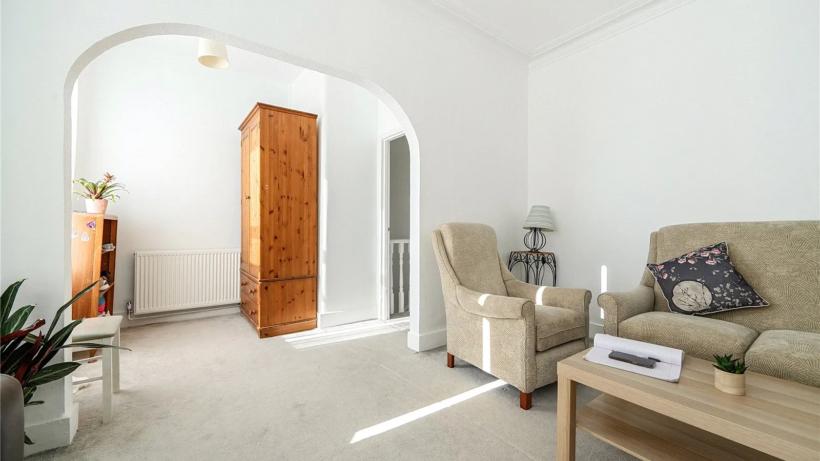 Flat Grange Avenue in Greater London