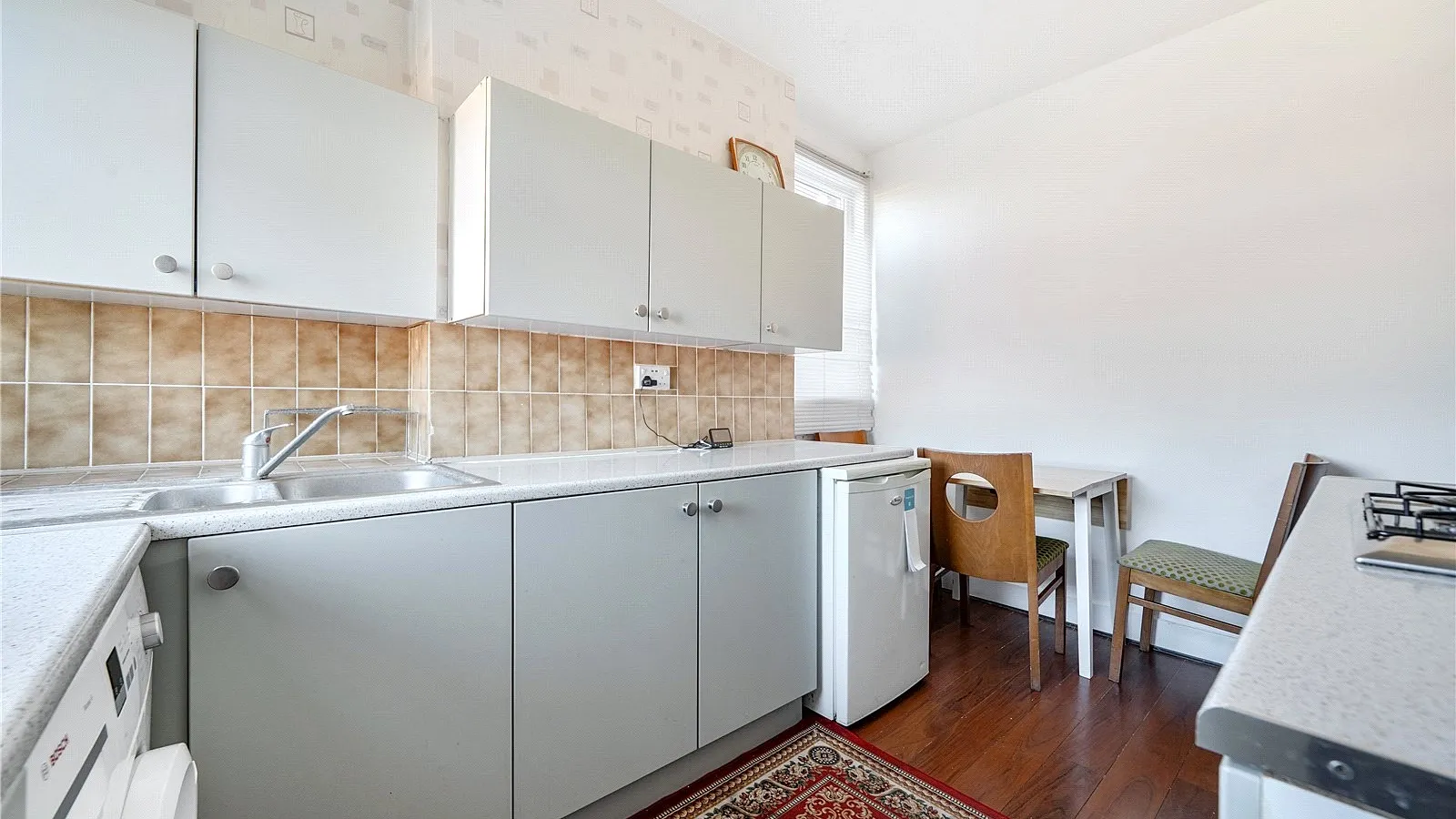 Flat Grange Avenue in Greater London