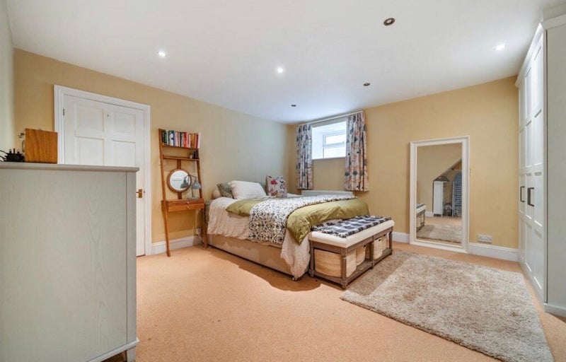 Room Whatley Road in Bristol
