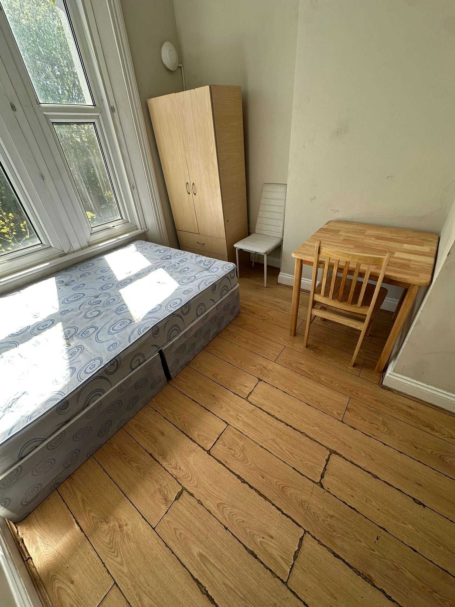Room Ravensdale Road in Greater London