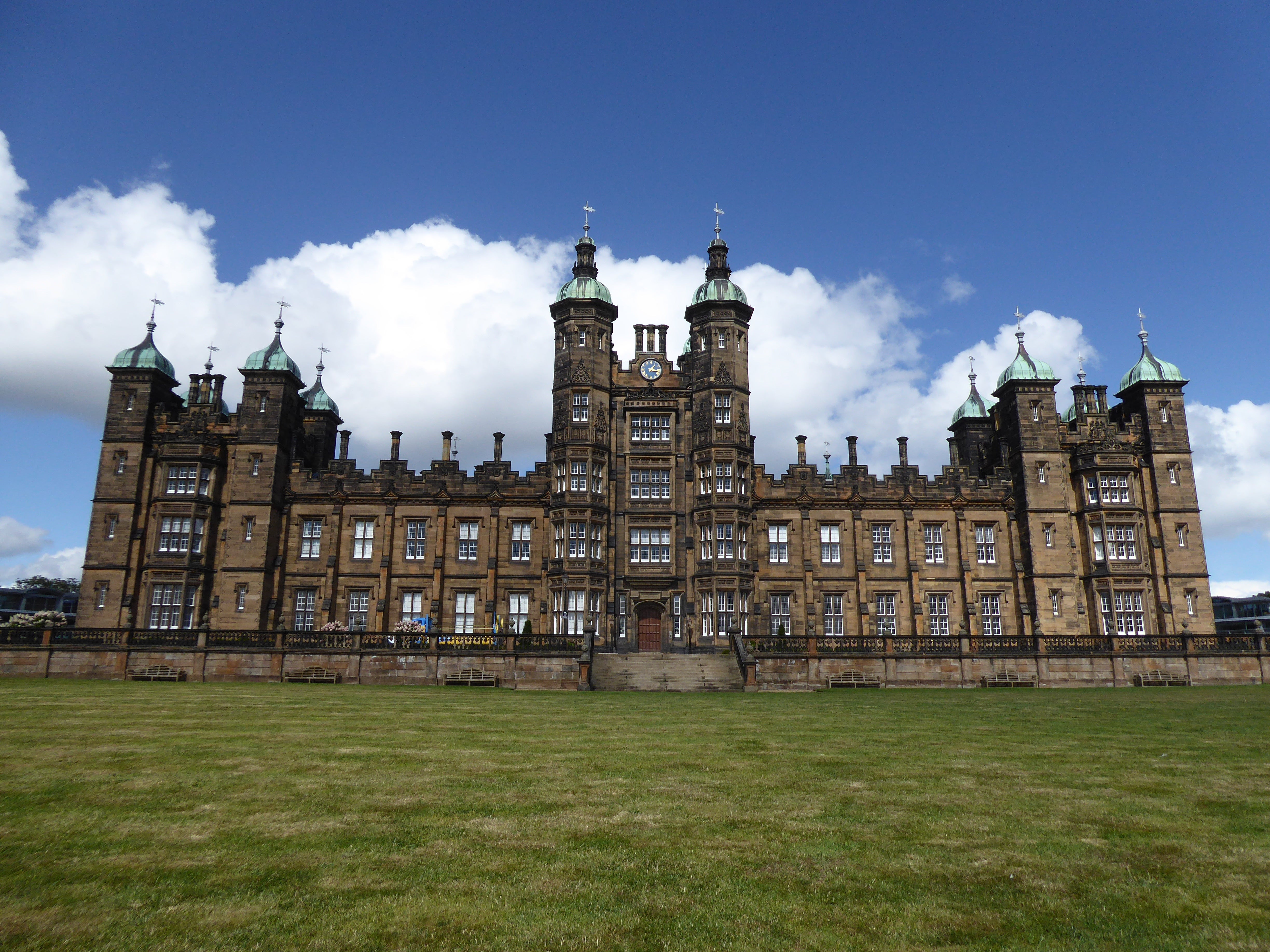 Flat Donaldson Drive in City of Edinburgh