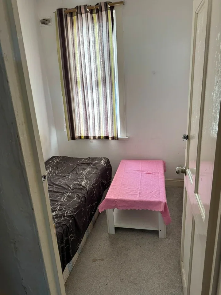 Room Sandyhill Road in Greater London