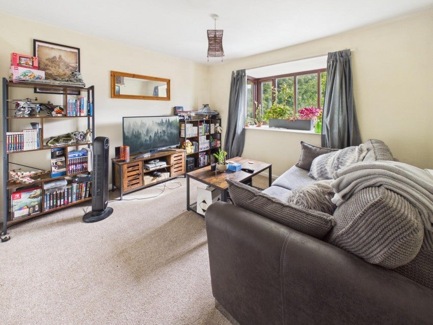 Flat Hanstone Close in Cotswold District