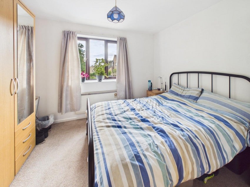 Flat Hanstone Close in Cotswold District