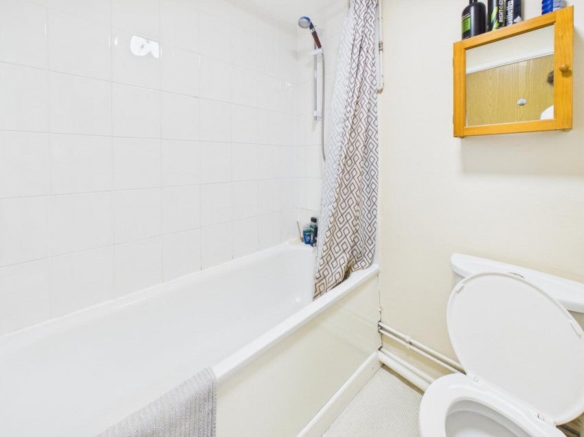 Flat Hanstone Close in Cotswold District