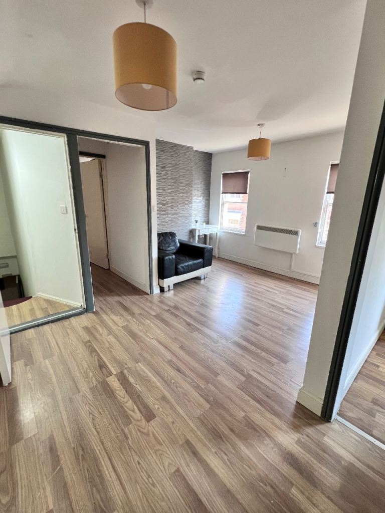 Flat Cross Street in Willenhall